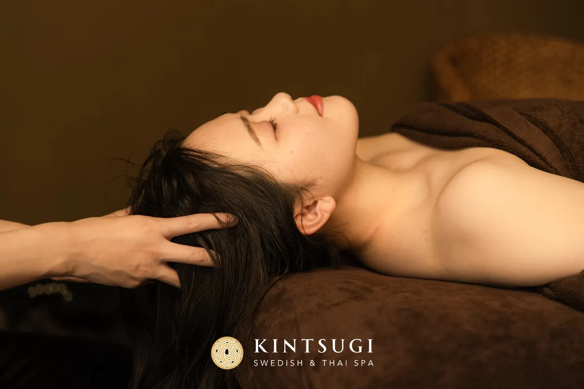 That Tight, Heavy Feeling Around Your Head in Fukuoka's Late-Summer Heat? Here's How to Release It Near Hakata Station